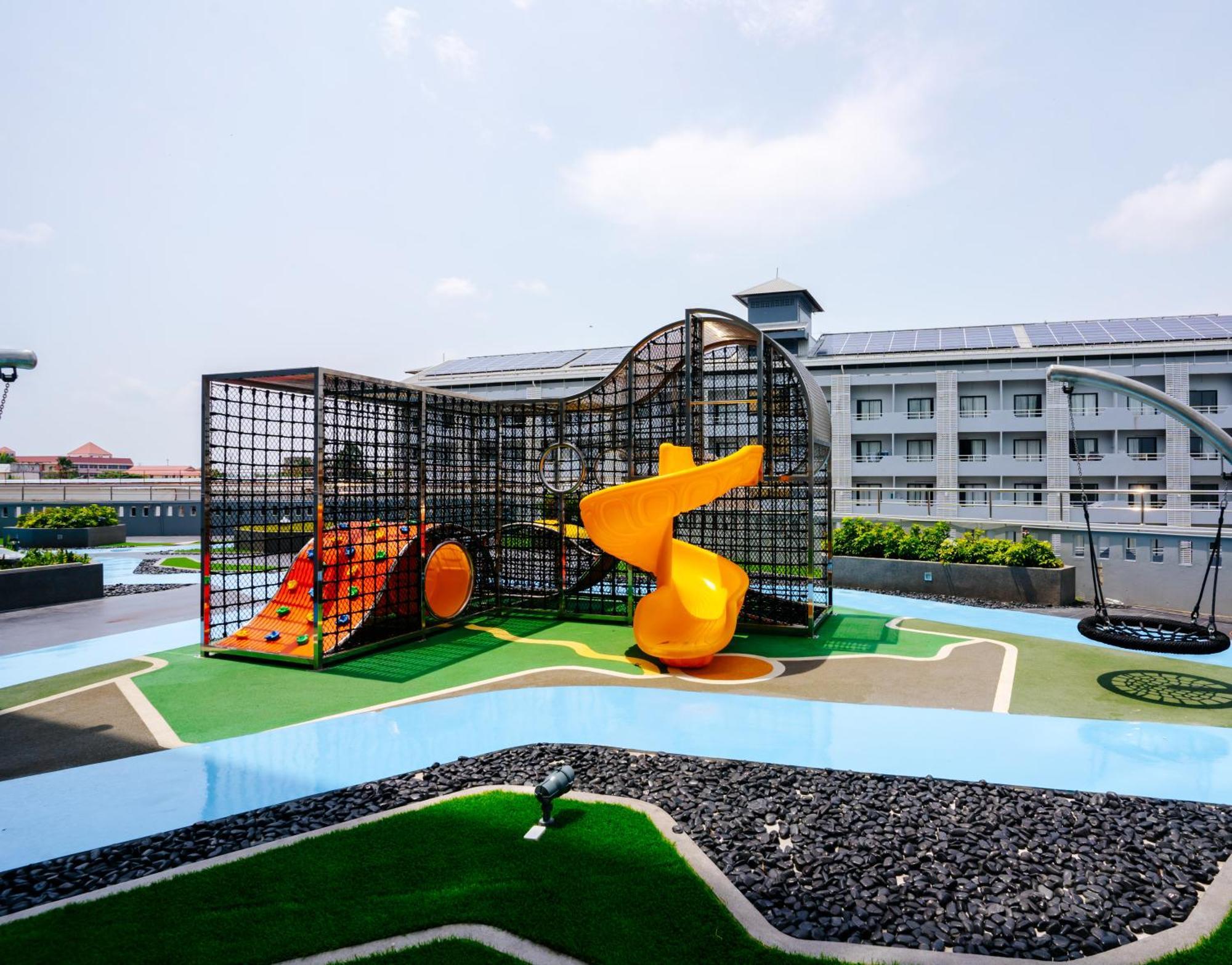 Hotel Novotel Star Convention Centre 4*