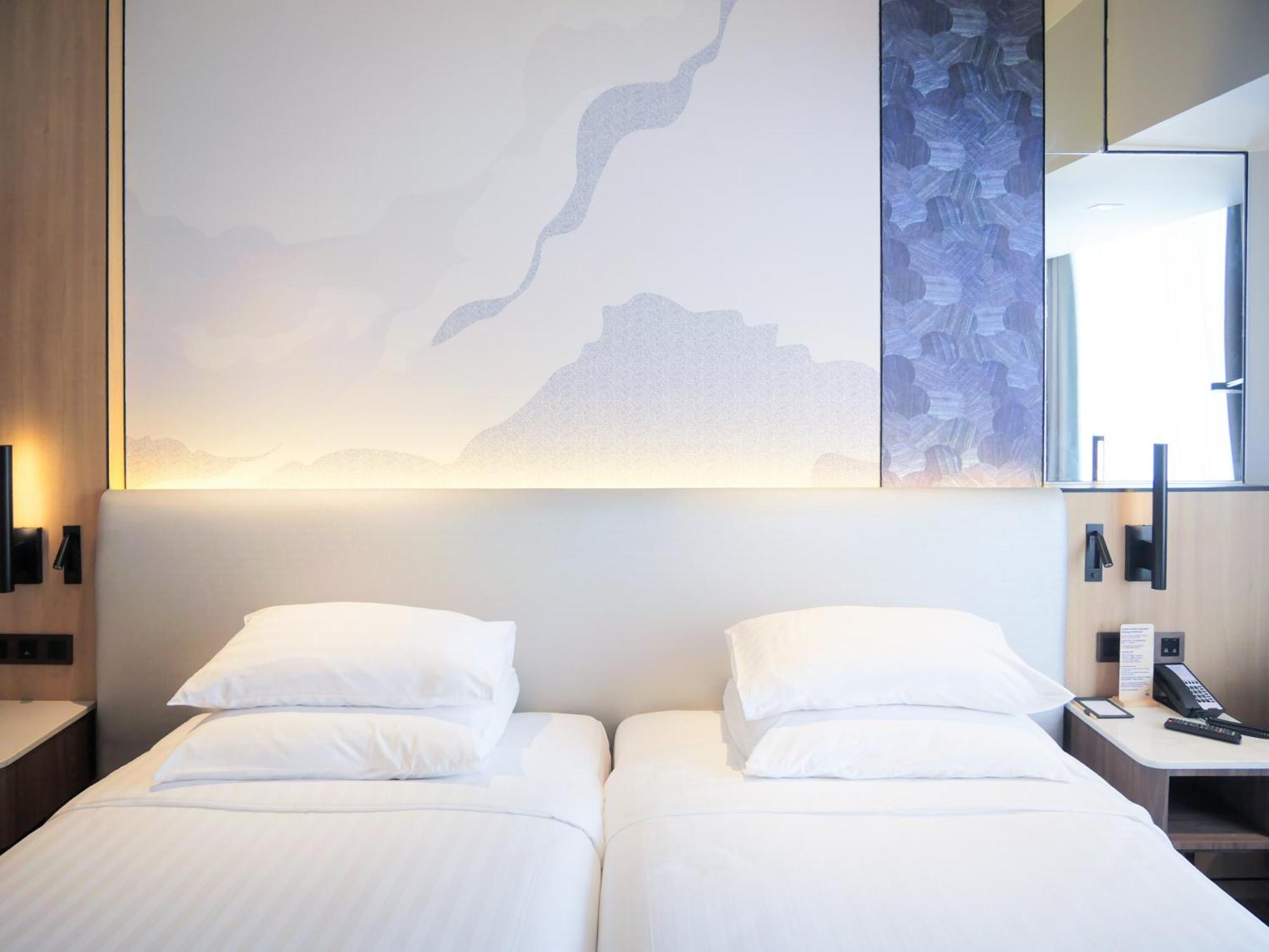 Novotel Star Convention Centre 4*